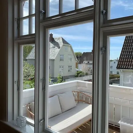 Toppleilighet I Tomannsbolig Daire *