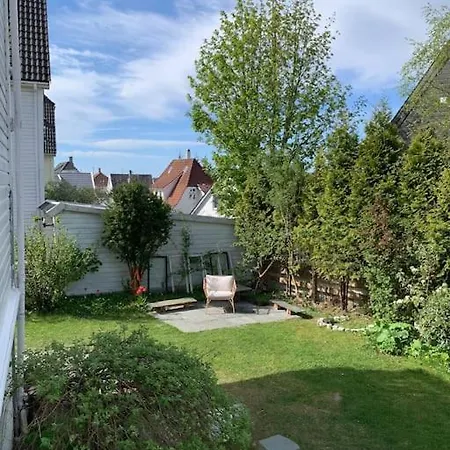 Toppleilighet I Tomannsbolig Daire
